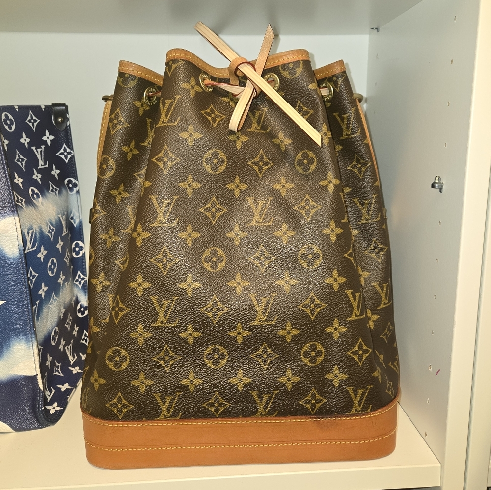 XSOLDX.   Louis Vuitton NOE Shoulder Bag
